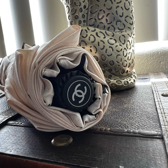 Chanel umbrella - Picture 4 of 4
